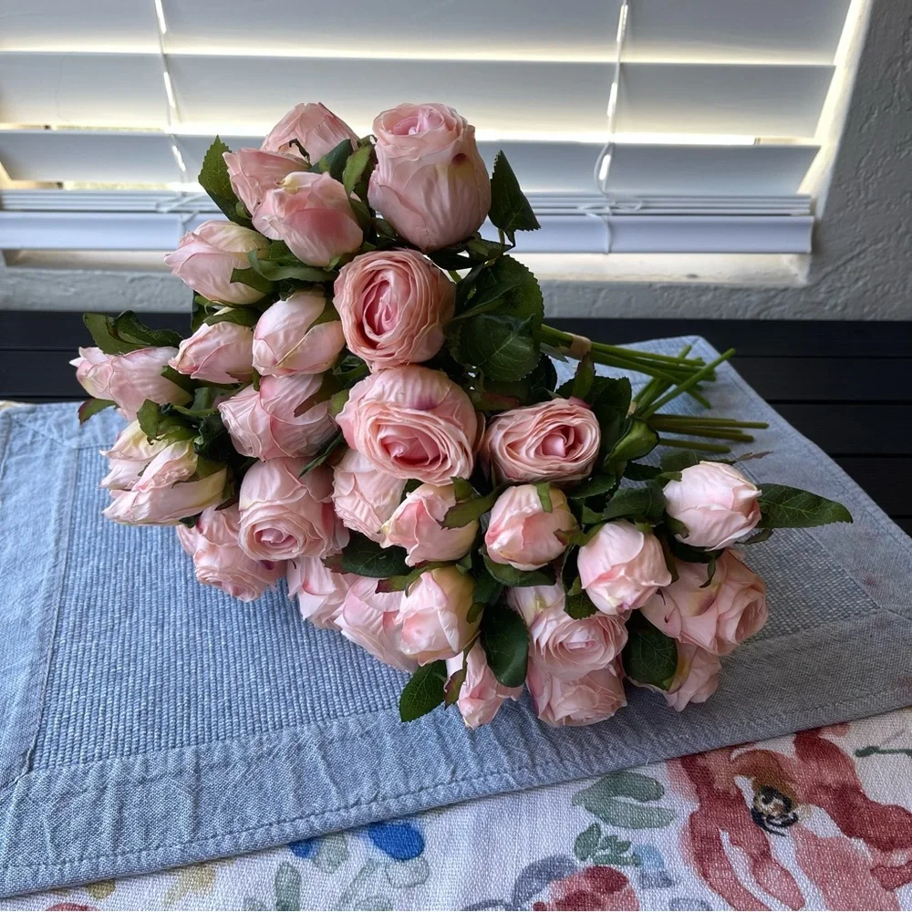 New High end Handecraft 18 silk Flowers with vase   Item: 18 silk Flowers  + Vas - Picture 10 of 14